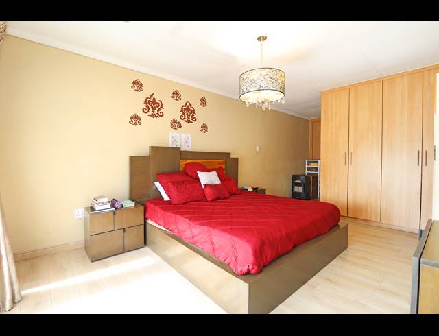 3 BEDROOM HOUSE FOR SALE IN KEW